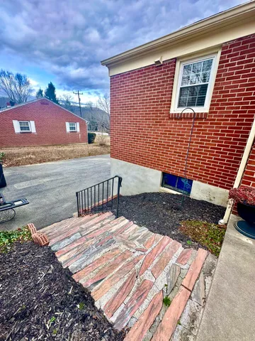 $252,000 | 2714 Jackson River Road, Covington, VA 24426