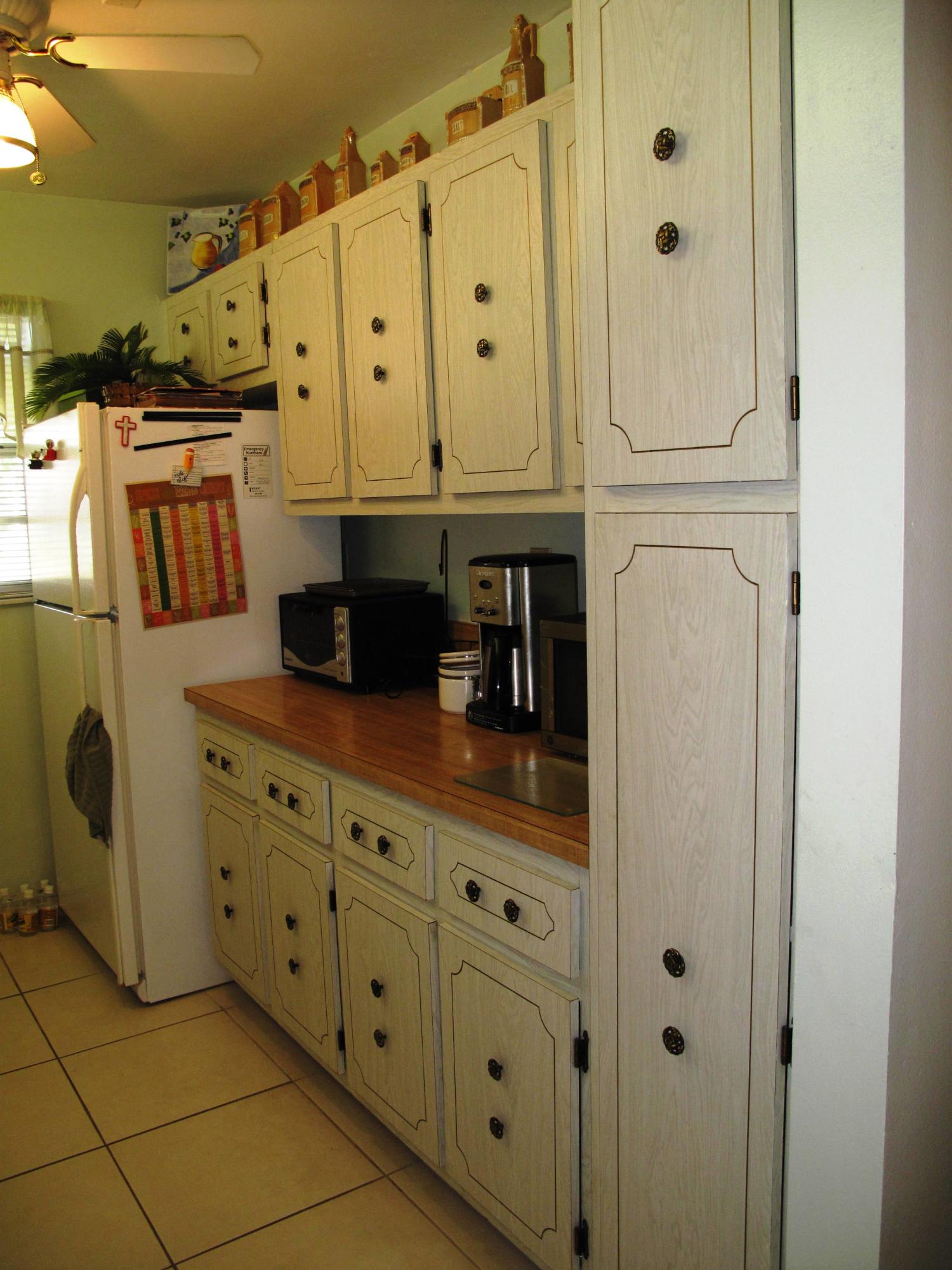 1317 High Point Way Southeast, Unit C Delray Beach, FL 33445 - Photo 15 of 40 Galley kitchen (1)