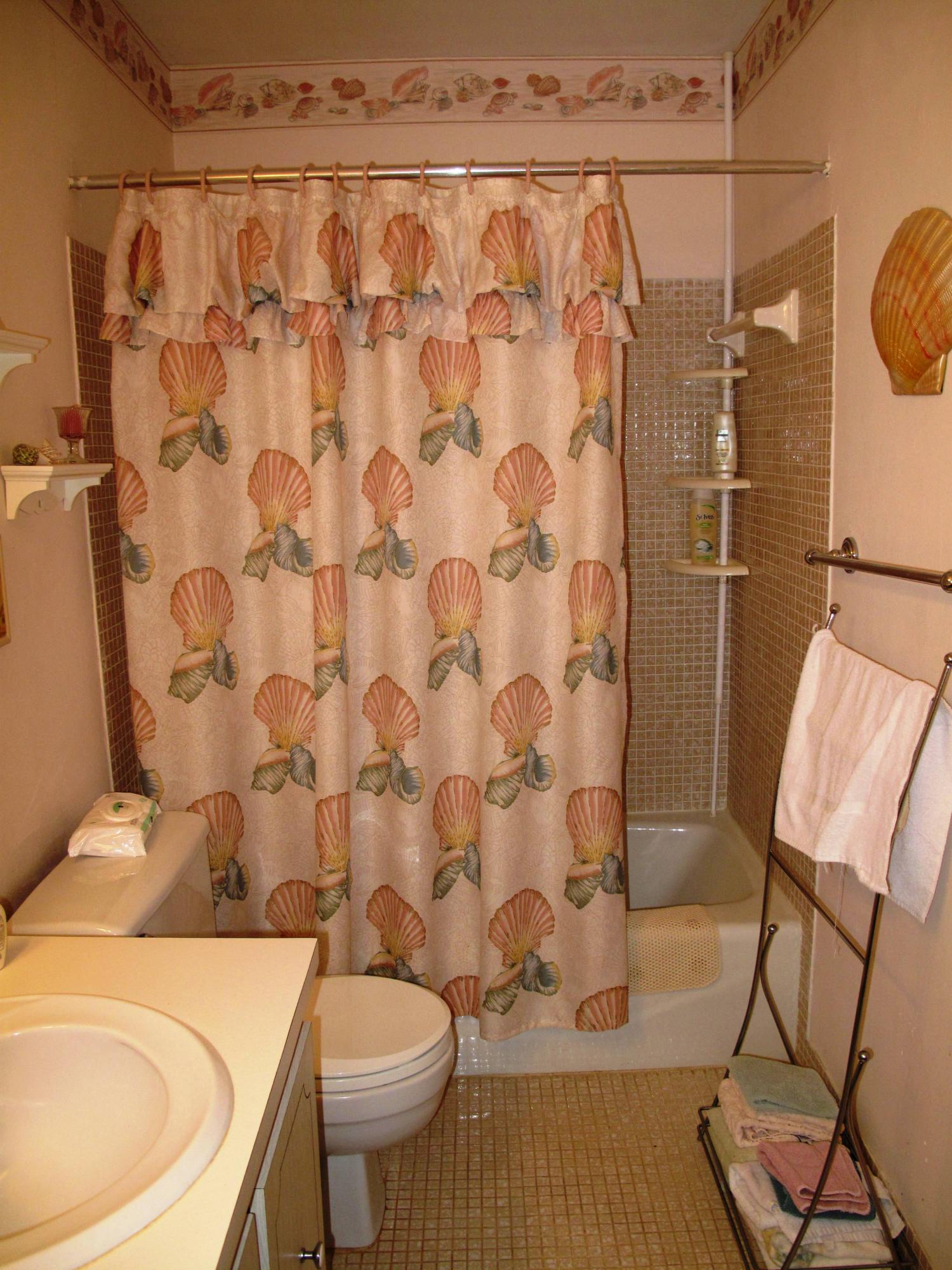 1317 High Point Way Southeast, Unit C Delray Beach, FL 33445 - Photo 25 of 40 Master bathroom with dual sinks and tub