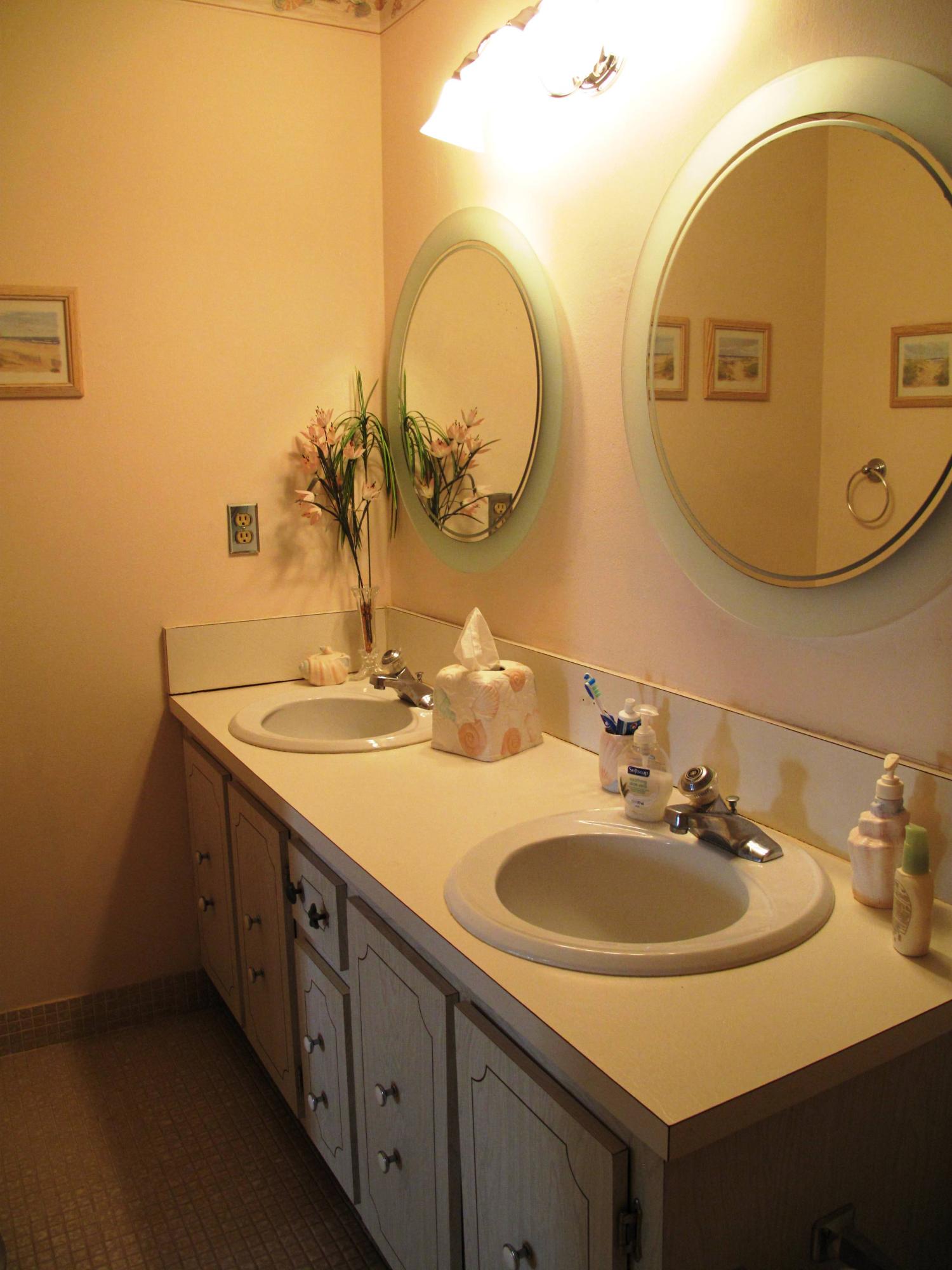 1317 High Point Way Southeast, Unit C Delray Beach, FL 33445 - Photo 26 of 40 Master bathroom with dual sinks and tub