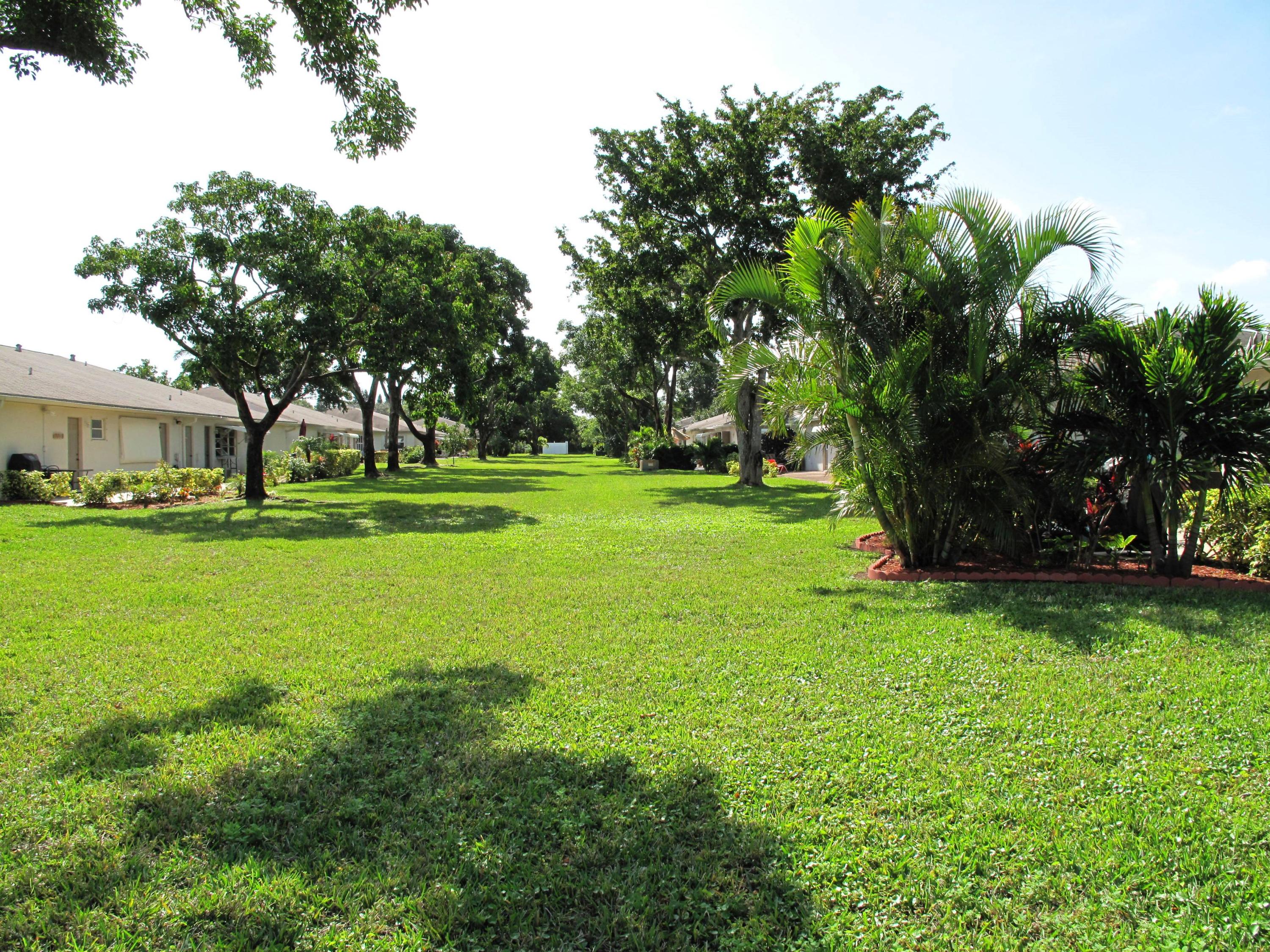1317 High Point Way Southeast, Unit C Delray Beach, FL 33445 - Photo 30 of 40 Beautiful back yard