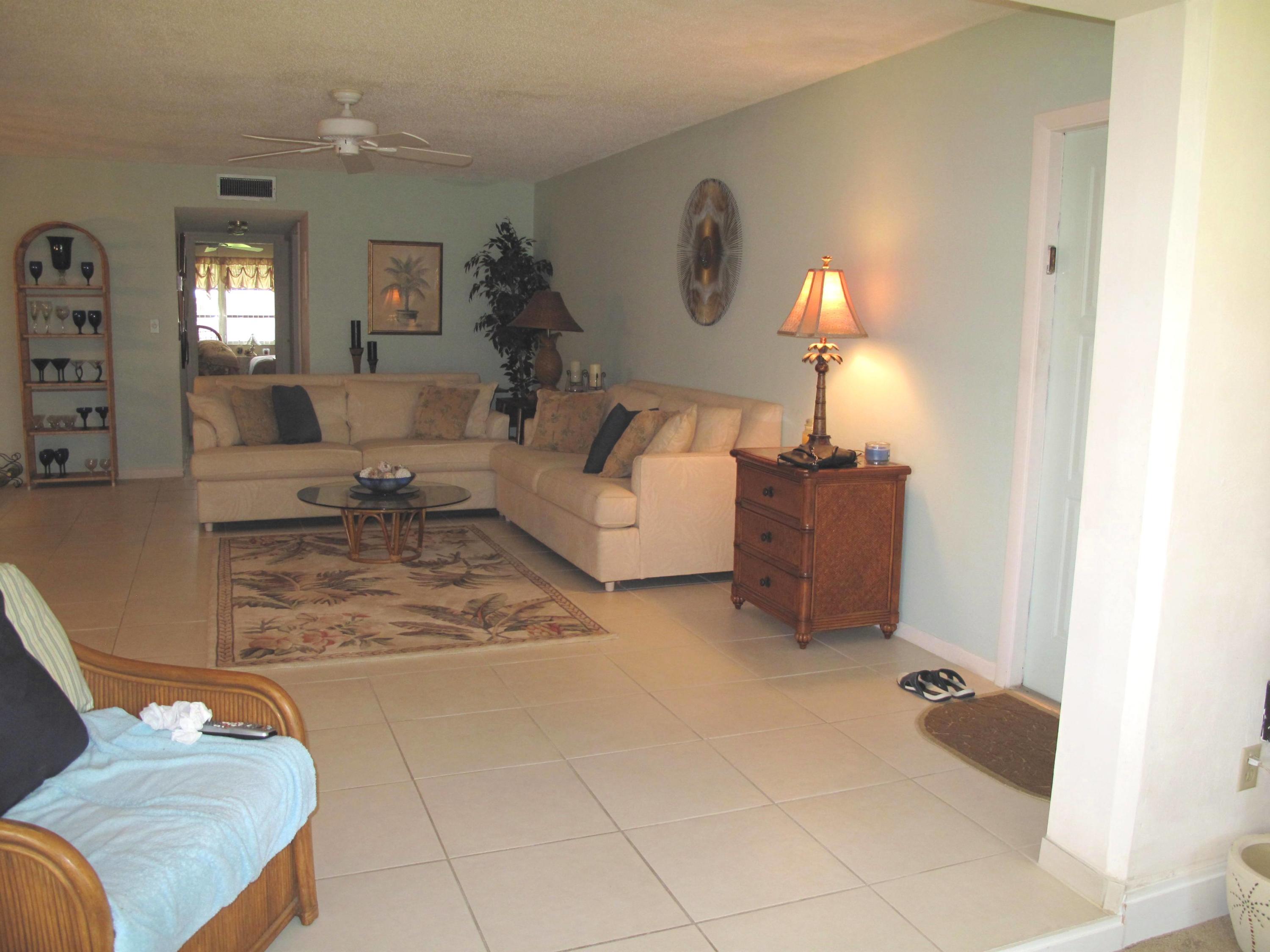 1317 High Point Way Southeast, Unit C Delray Beach, FL 33445 - Photo 8 of 40 Living area