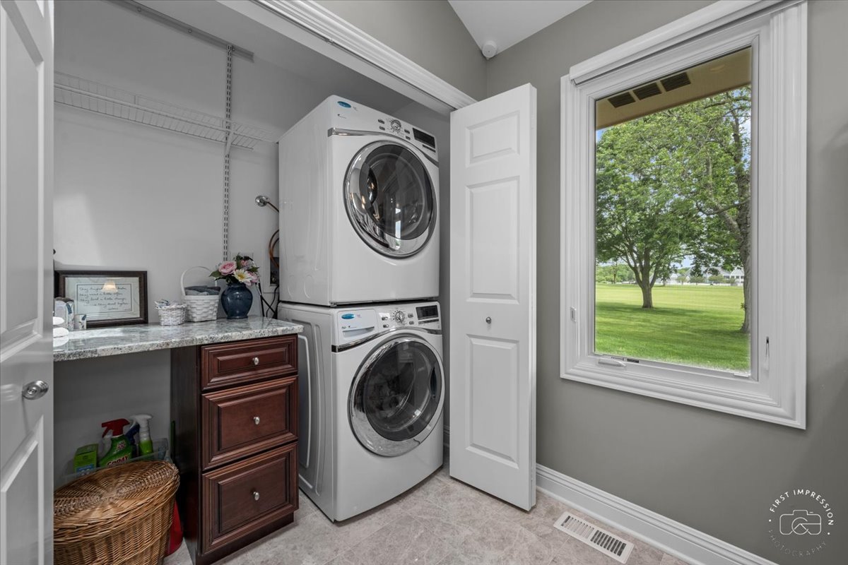 840 West Bauer Road Naperville, IL 60563 - Photo 31 of 37 a utility room with closet dryer and washer