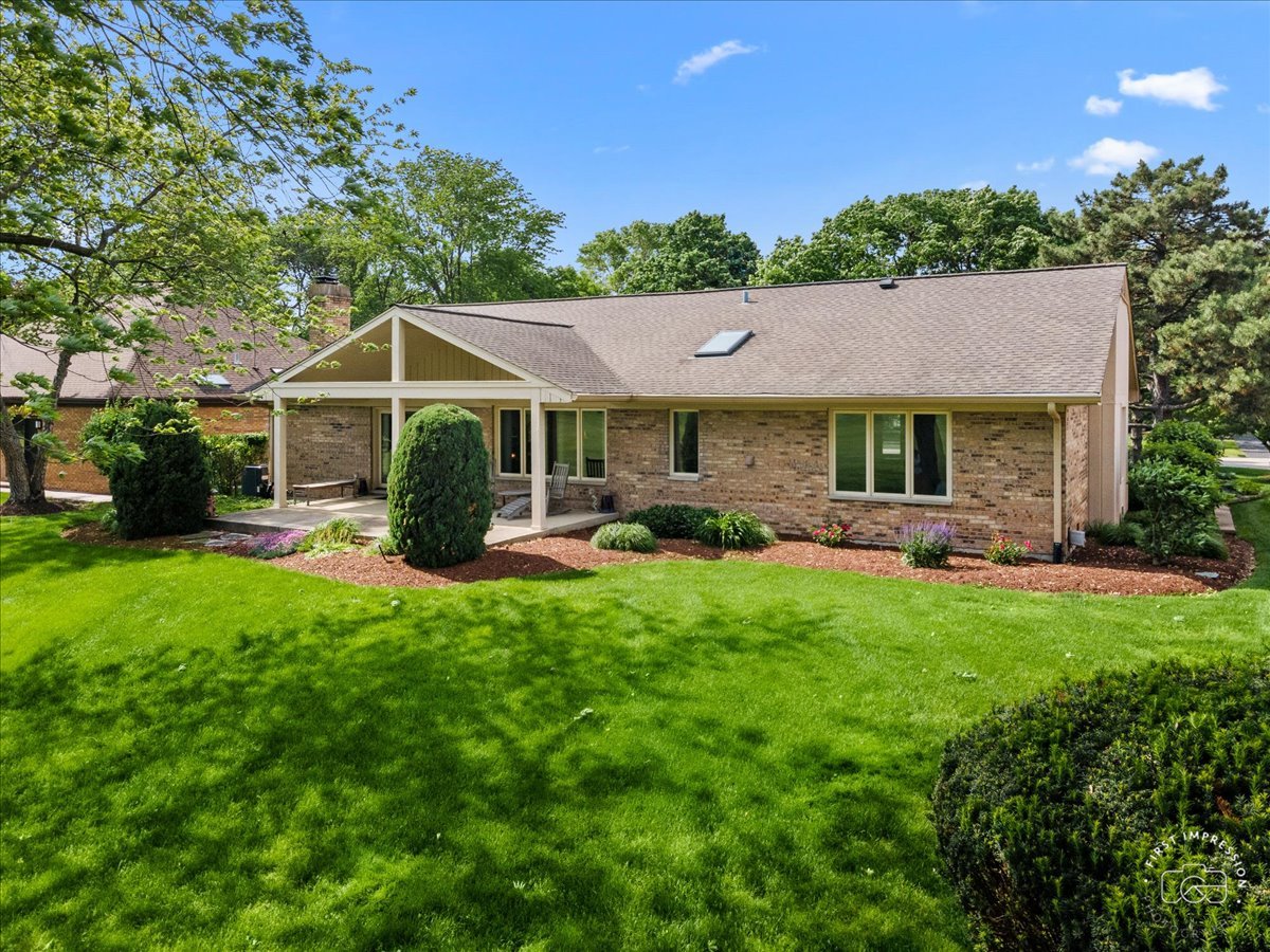 840 West Bauer Road Naperville, IL 60563 - Photo 10 of 37 a front view of a house with garden