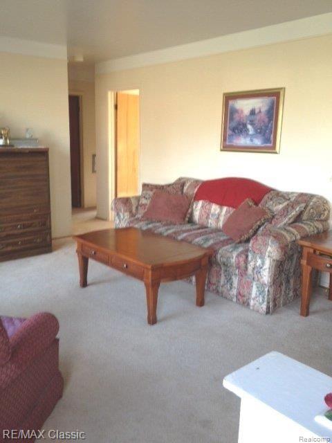 9752 Pardee Road Taylor, MI 48180 - Photo 8 of 11 pardee living.jpg