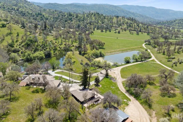 a view of a street with a yard