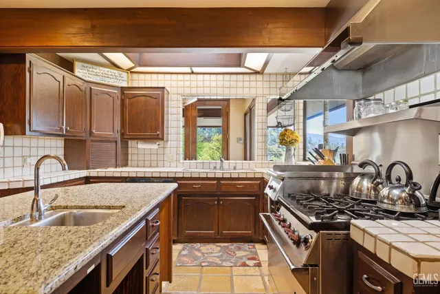 $2,395,000 | Undisclosed Address, Bakersfield, CA 93308