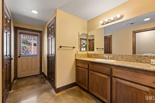 $2,395,000 | Undisclosed Address, Bakersfield, CA 93308