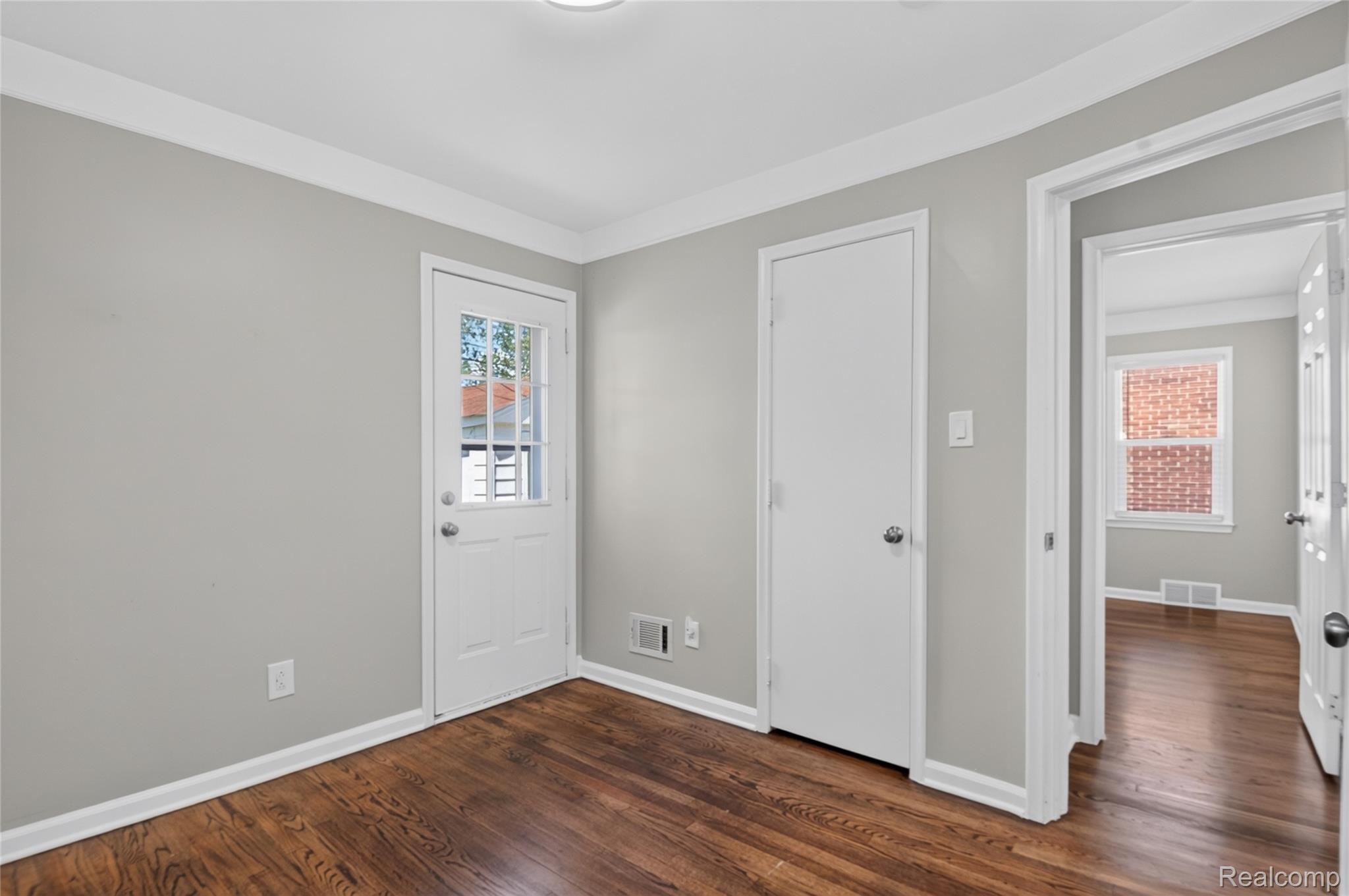 12972 Callender Street Southgate, MI 48195 - Photo 22 of 40 12972-Callender-St-Windowstill 23.jpg