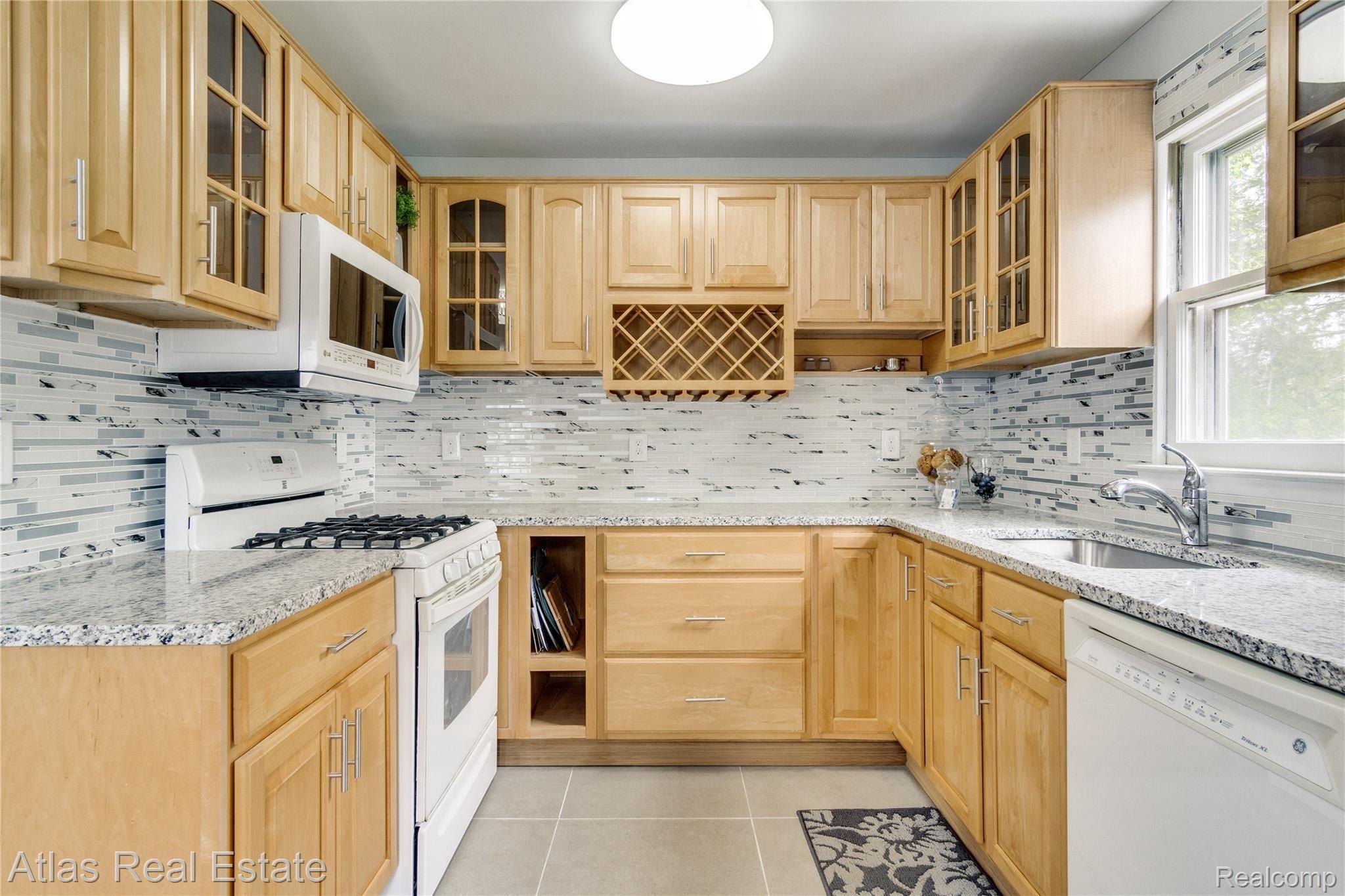 4266 North Belsay Road Flint, MI 48506 - Photo 20 of 32 Interiors (8 of 20).jpg