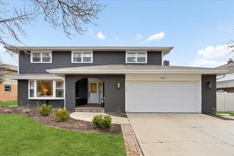 $750,000 | 917 Weatherbee Avenue, Downers Grove, IL 60516