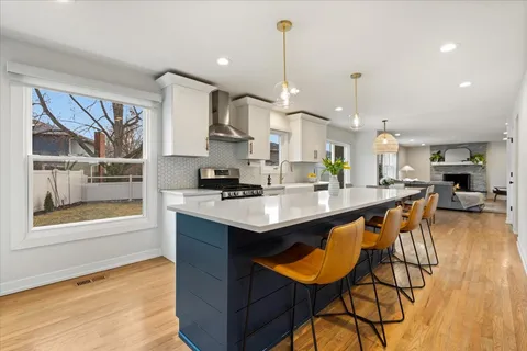 $750,000 | 917 Weatherbee Avenue, Downers Grove, IL 60516