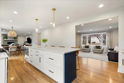 $750,000 | 917 Weatherbee Avenue, Downers Grove, IL 60516