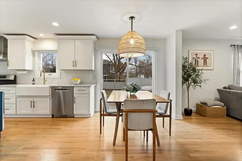 $750,000 | 917 Weatherbee Avenue, Downers Grove, IL 60516