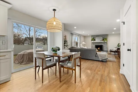 $750,000 | 917 Weatherbee Avenue, Downers Grove, IL 60516