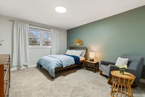 $750,000 | 917 Weatherbee Avenue, Downers Grove, IL 60516