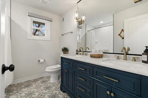 $750,000 | 917 Weatherbee Avenue, Downers Grove, IL 60516