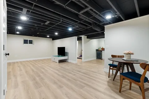 $750,000 | 917 Weatherbee Avenue, Downers Grove, IL 60516