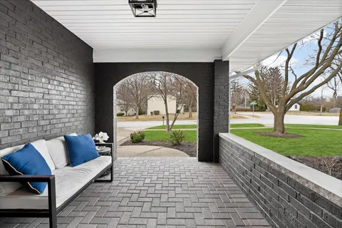 $750,000 | 917 Weatherbee Avenue, Downers Grove, IL 60516