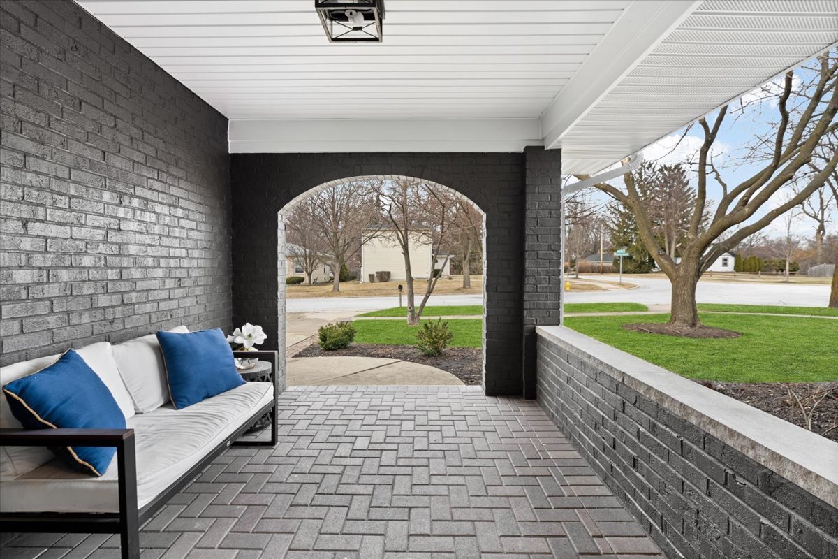 917 Weatherbee Avenue Downers Grove, IL 60516 - Photo 4 of 44