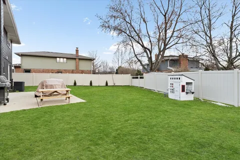 $750,000 | 917 Weatherbee Avenue, Downers Grove, IL 60516