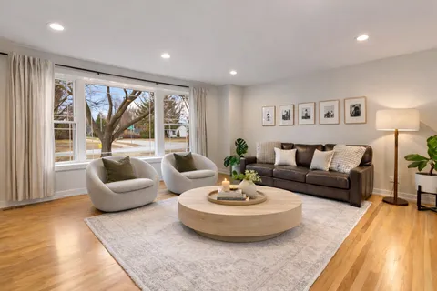 $750,000 | 917 Weatherbee Avenue, Downers Grove, IL 60516