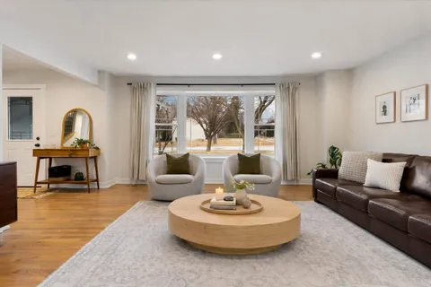 $750,000 | 917 Weatherbee Avenue, Downers Grove, IL 60516