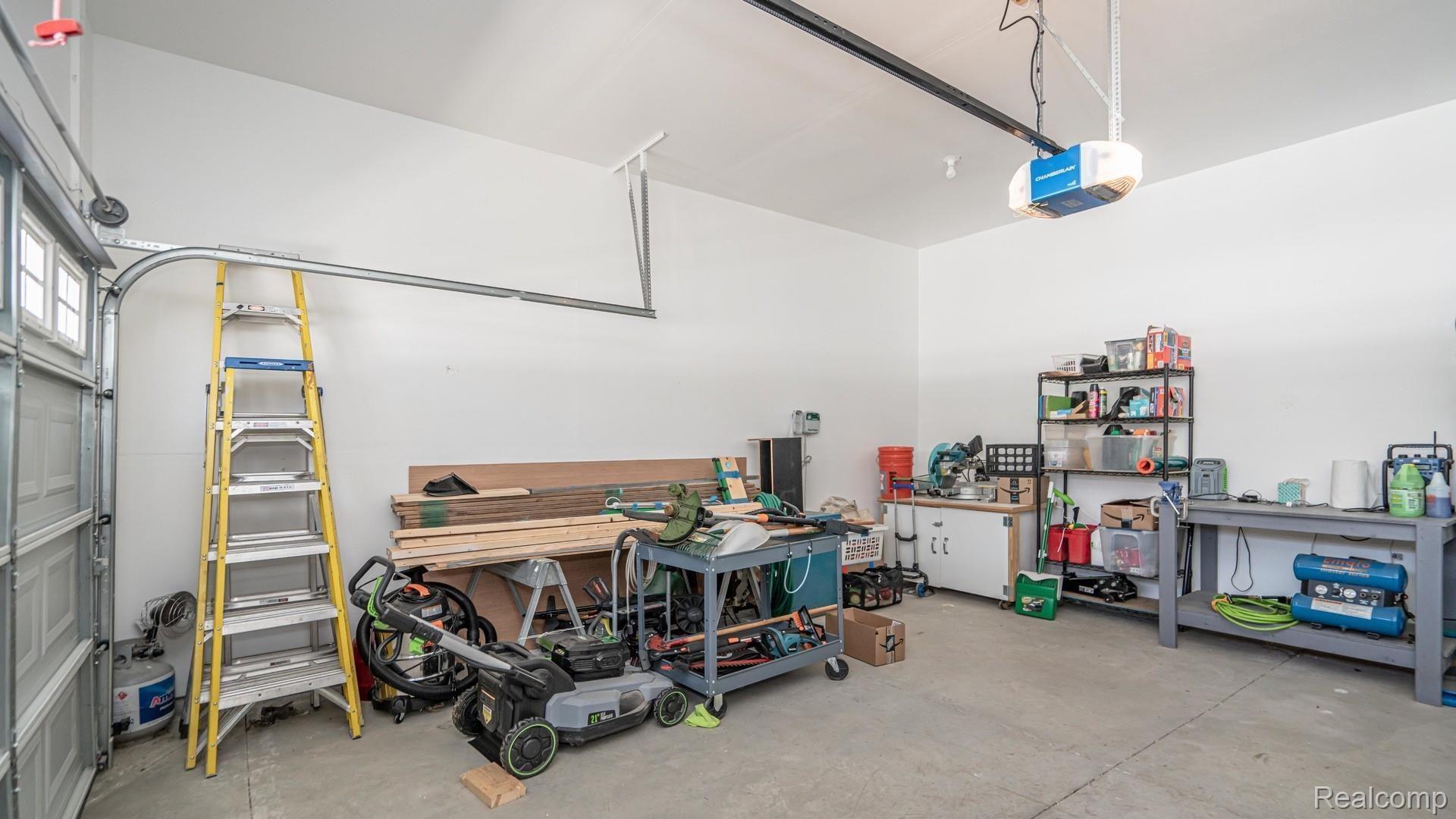 2560 Massoit Road Royal Oak, MI 48073 - Photo 58 of 65 075_53.jpg