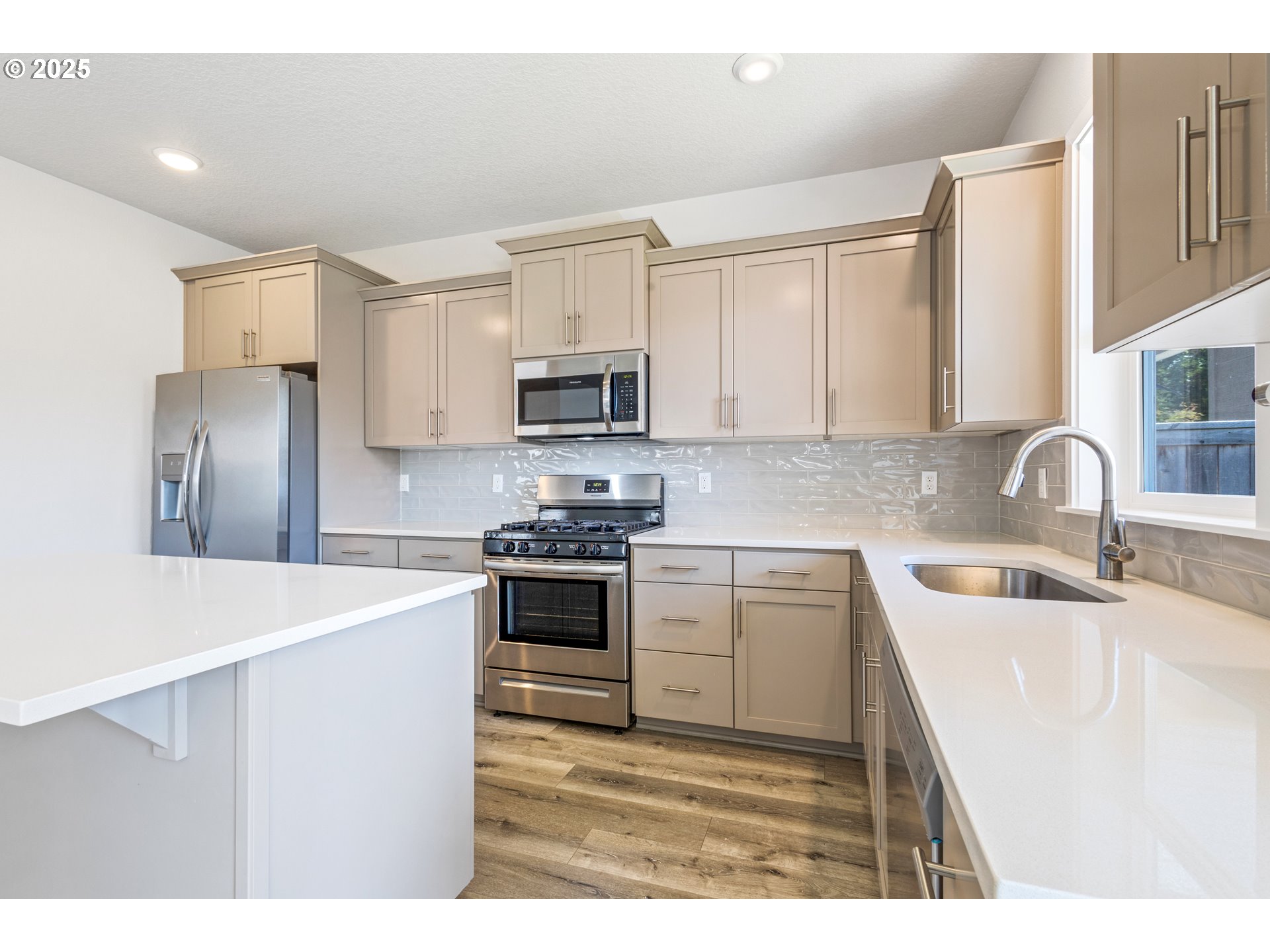 18600 Southwest Bluebird Lane Beaverton, OR 97003 - Photo 13 of 38