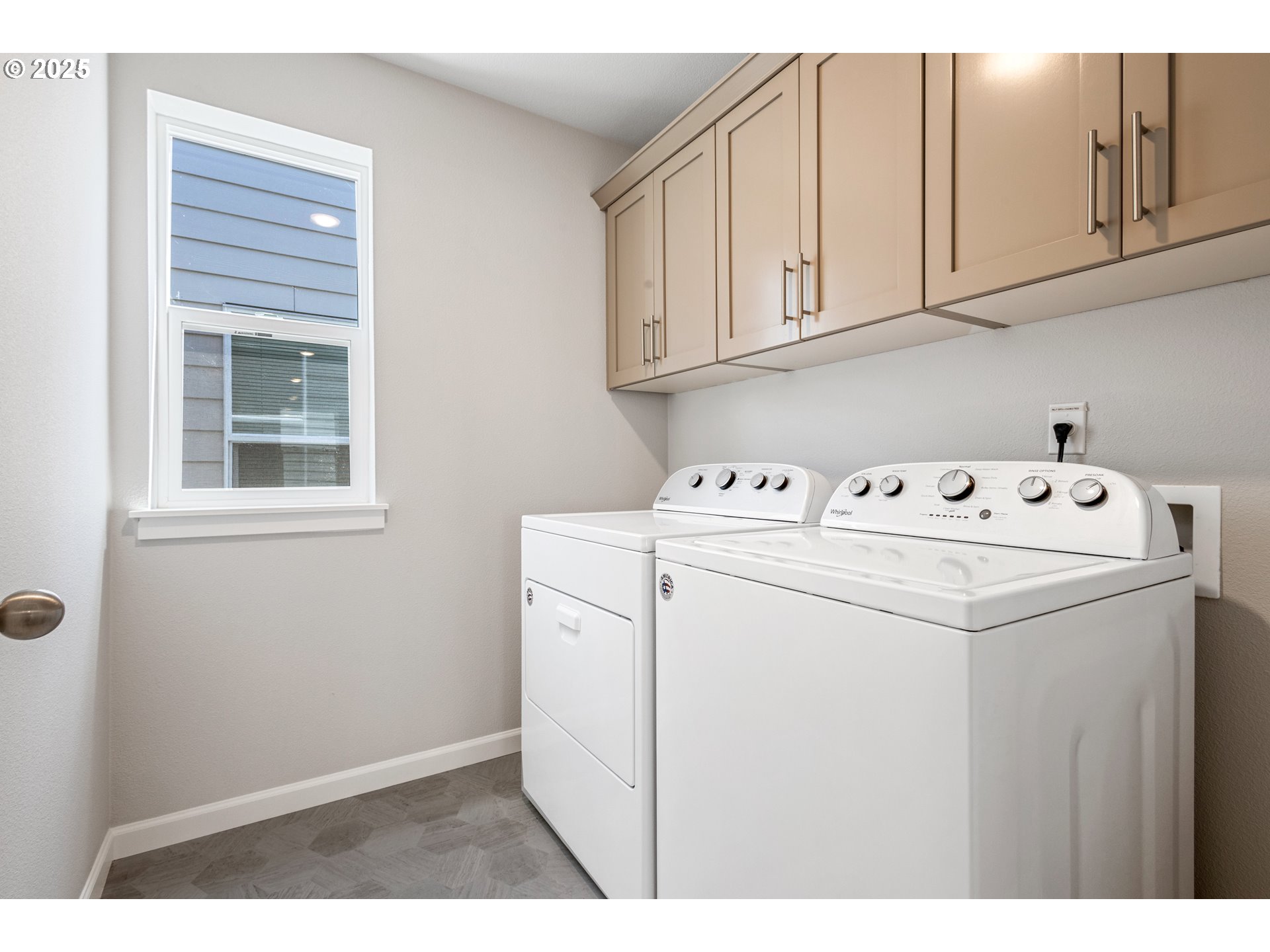 18600 Southwest Bluebird Lane Beaverton, OR 97003 - Photo 20 of 38 Laundry