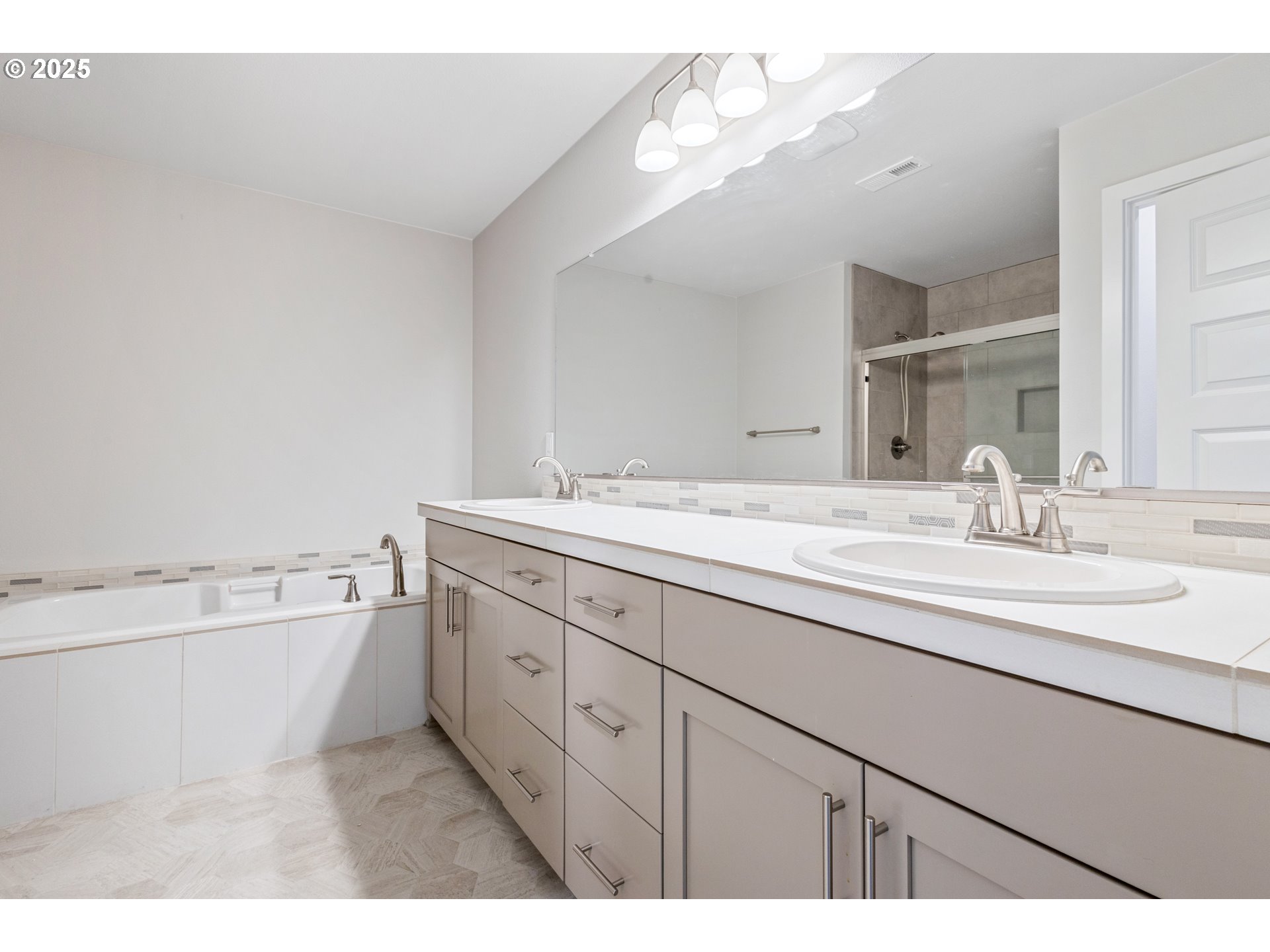 18600 Southwest Bluebird Lane Beaverton, OR 97003 - Photo 32 of 38 Owner's Suite Bathroom