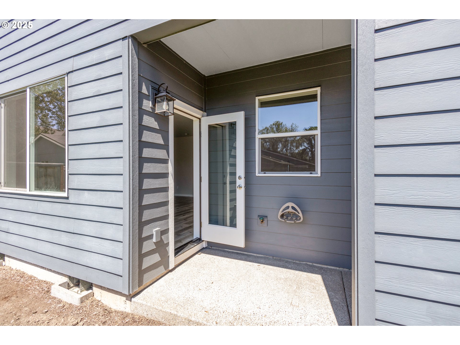 18600 Southwest Bluebird Lane Beaverton, OR 97003 - Photo 38 of 38 Covered Patio