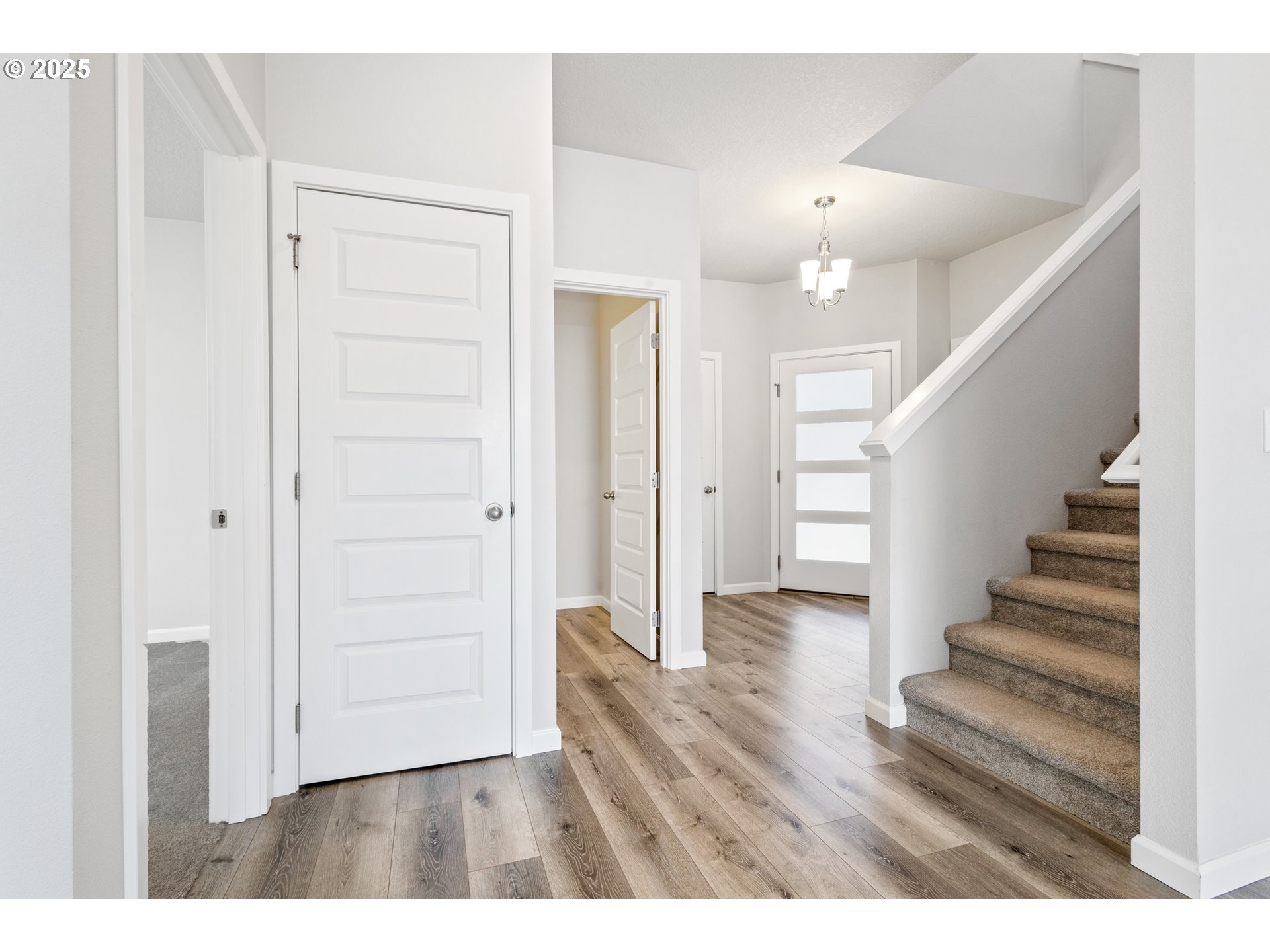 18600 Southwest Bluebird Lane Beaverton, OR 97003 - Photo 4 of 38 Entrance/Foyer