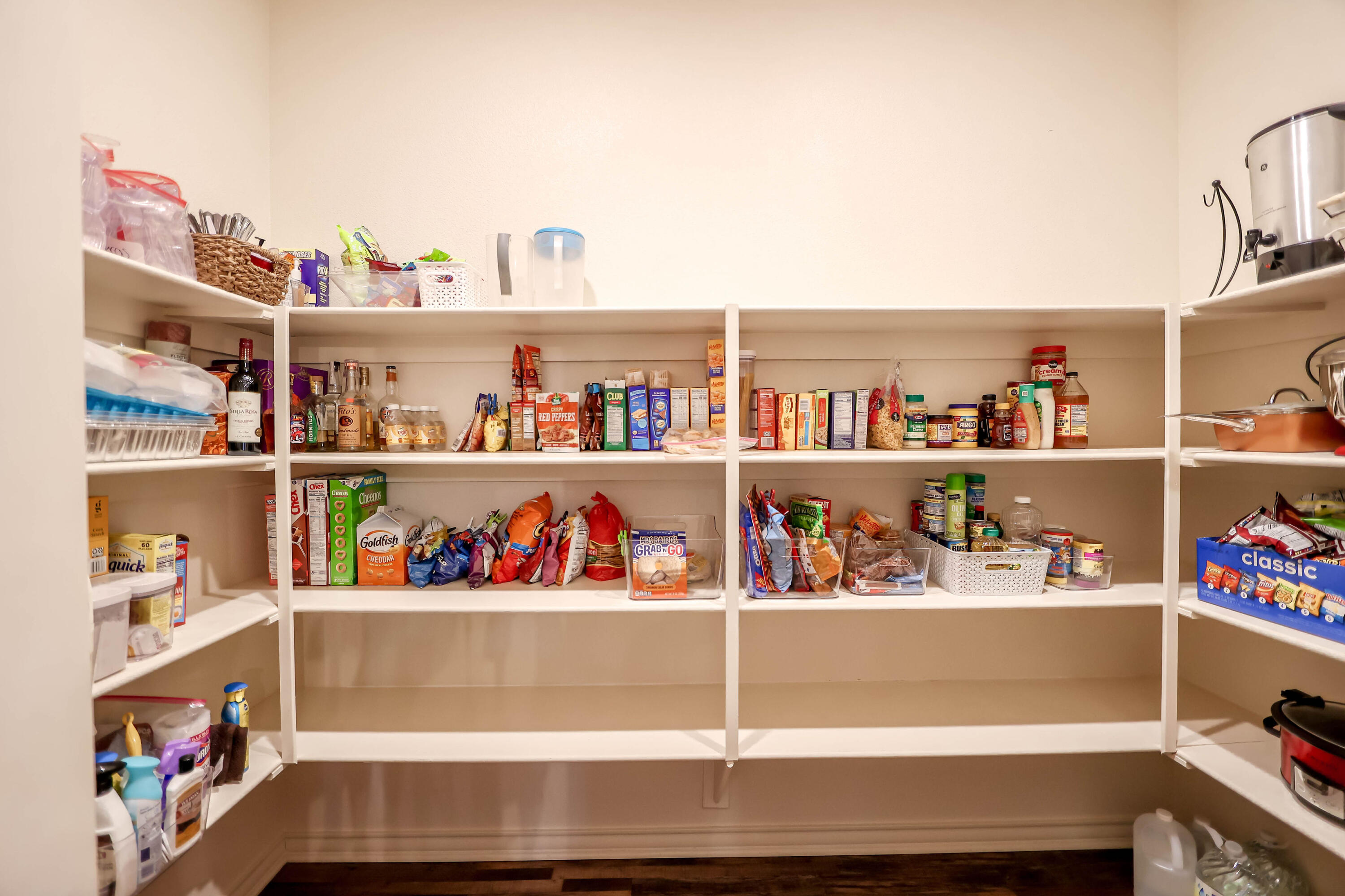 13607 Gardner Avenue Lubbock, TX 79424 - Photo 11 of 38 Pantry