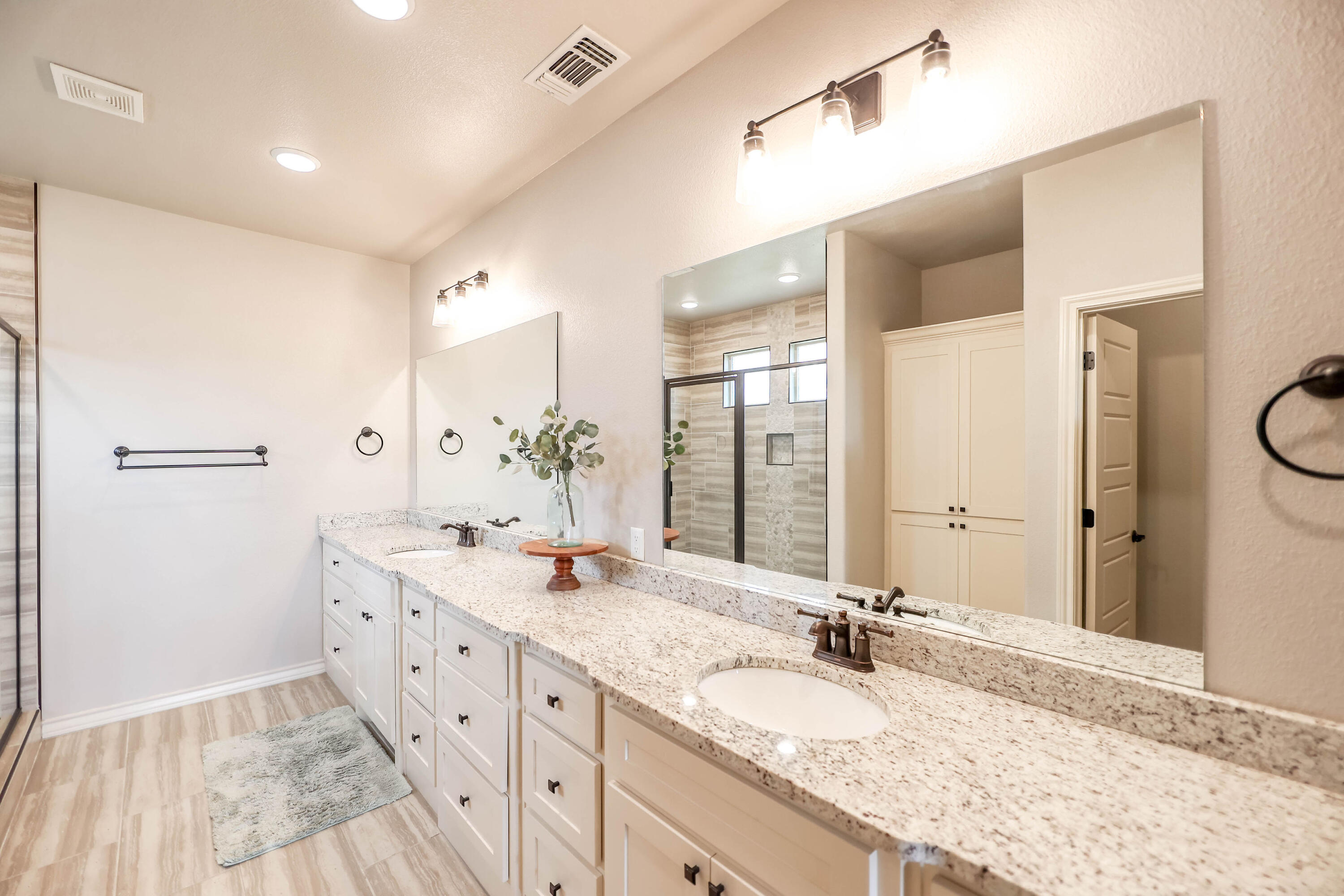 13607 Gardner Avenue Lubbock, TX 79424 - Photo 17 of 38 Primary Bathroom 2