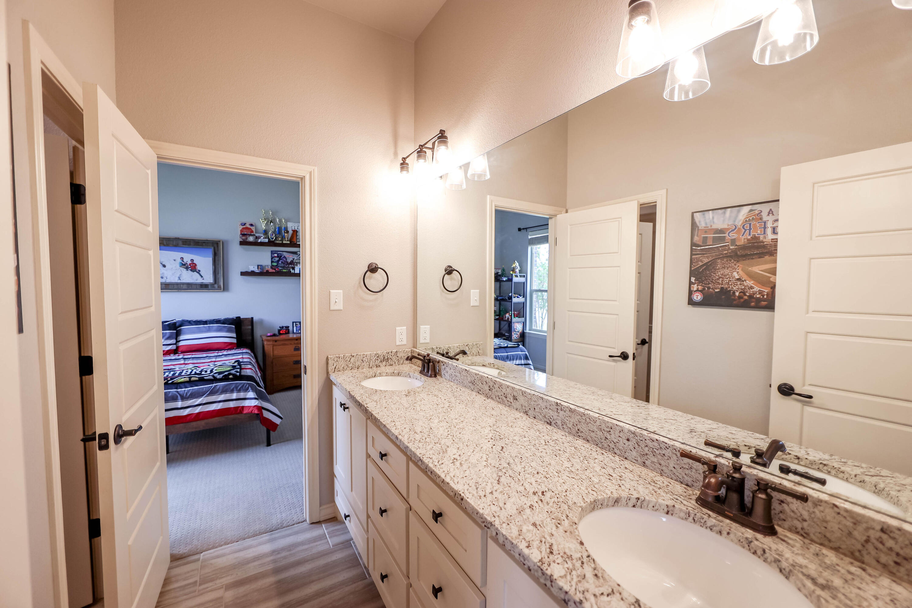 13607 Gardner Avenue Lubbock, TX 79424 - Photo 23 of 38 Guest Bathroom A
