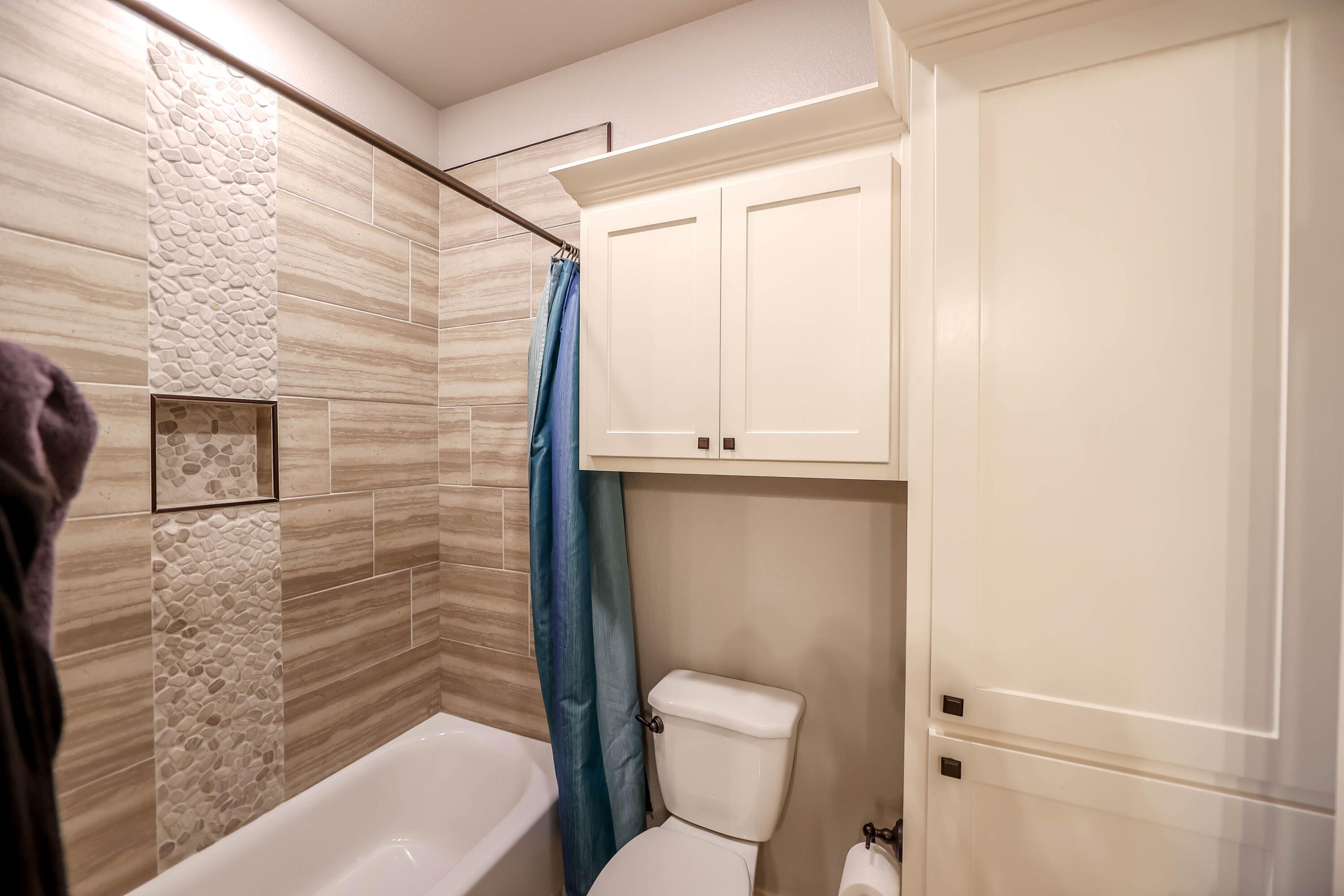 13607 Gardner Avenue Lubbock, TX 79424 - Photo 24 of 38 Guest Bathroom A 2