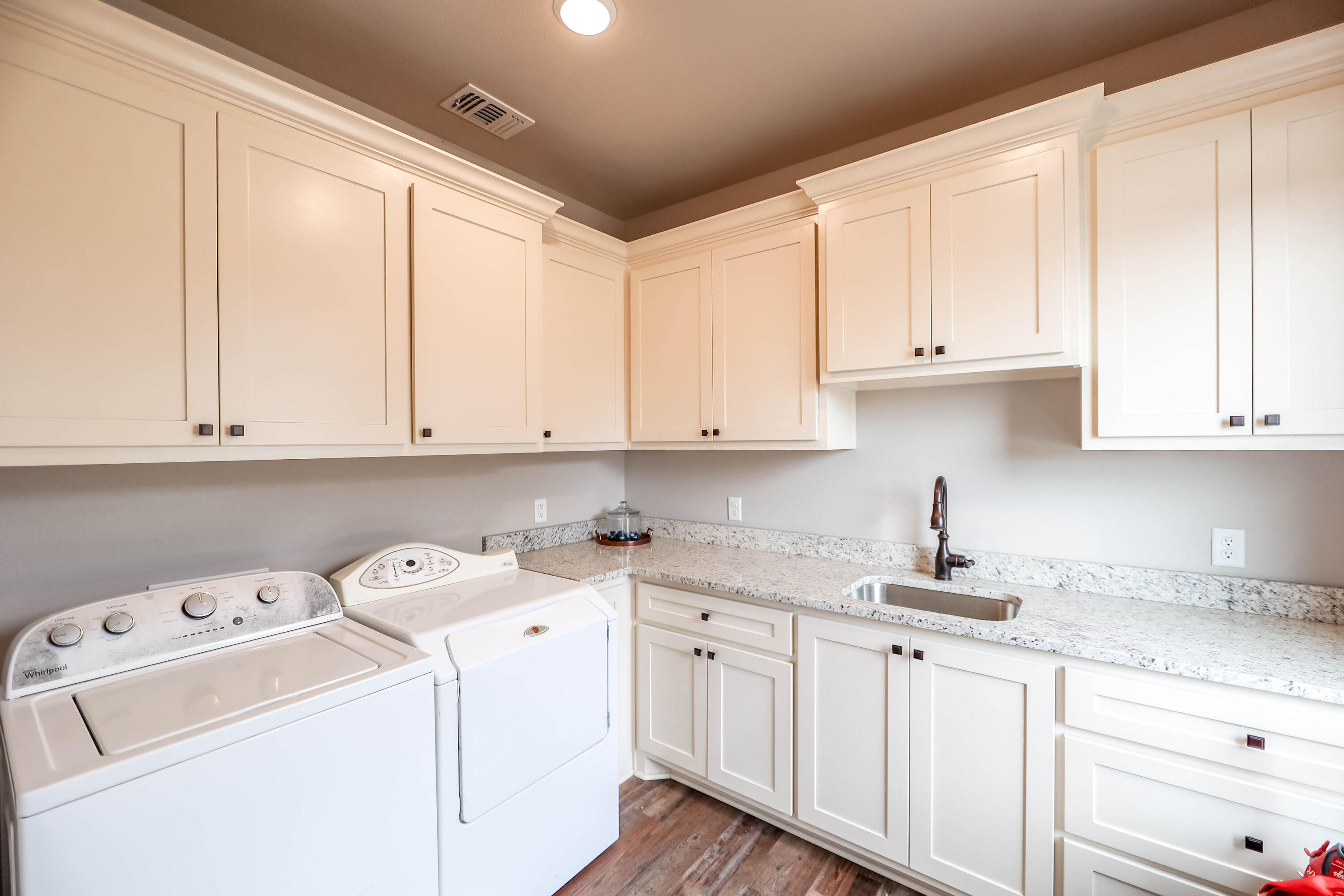 13607 Gardner Avenue Lubbock, TX 79424 - Photo 32 of 38 Laundry Room