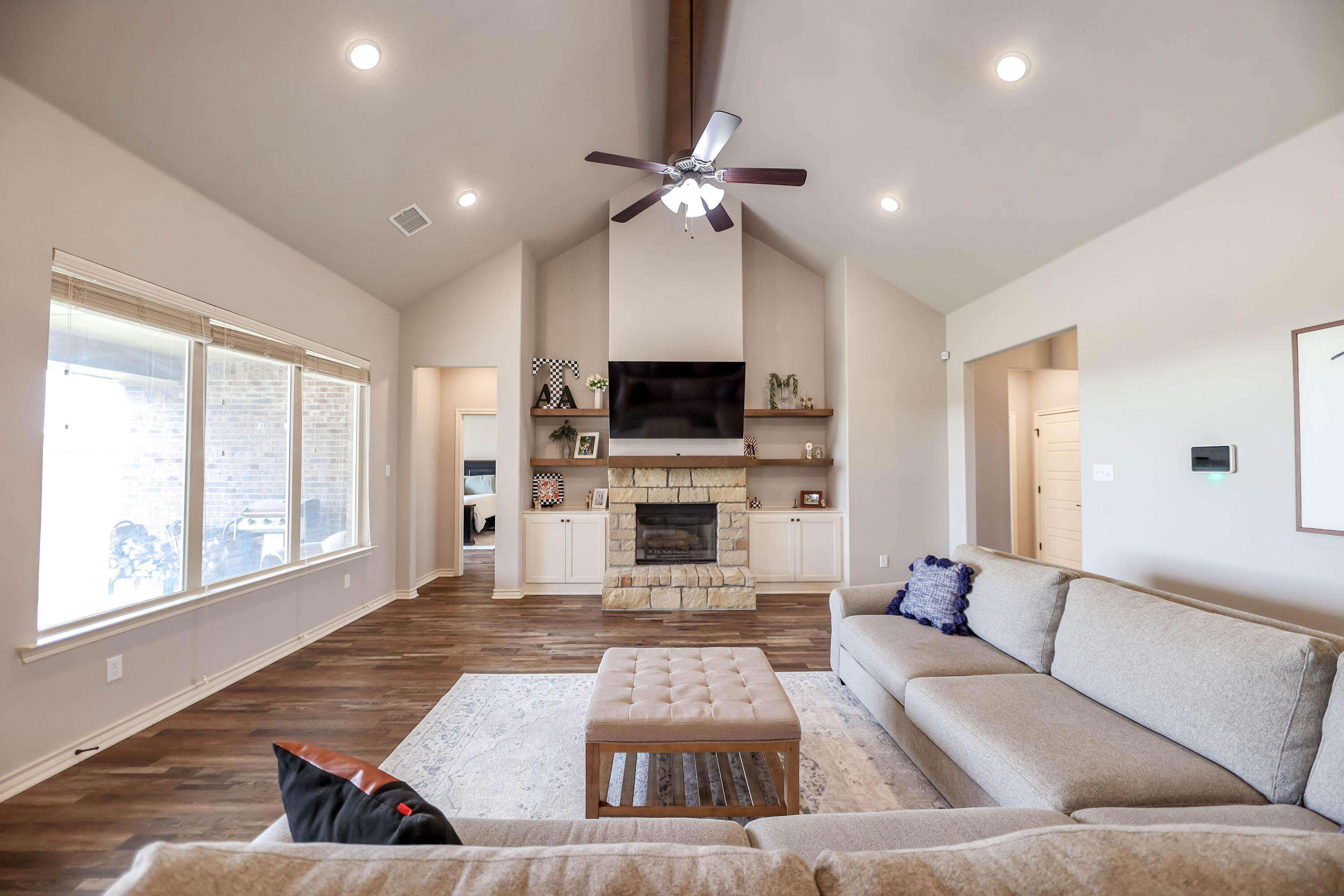 13607 Gardner Avenue Lubbock, TX 79424 - Photo 4 of 38 Living Room
