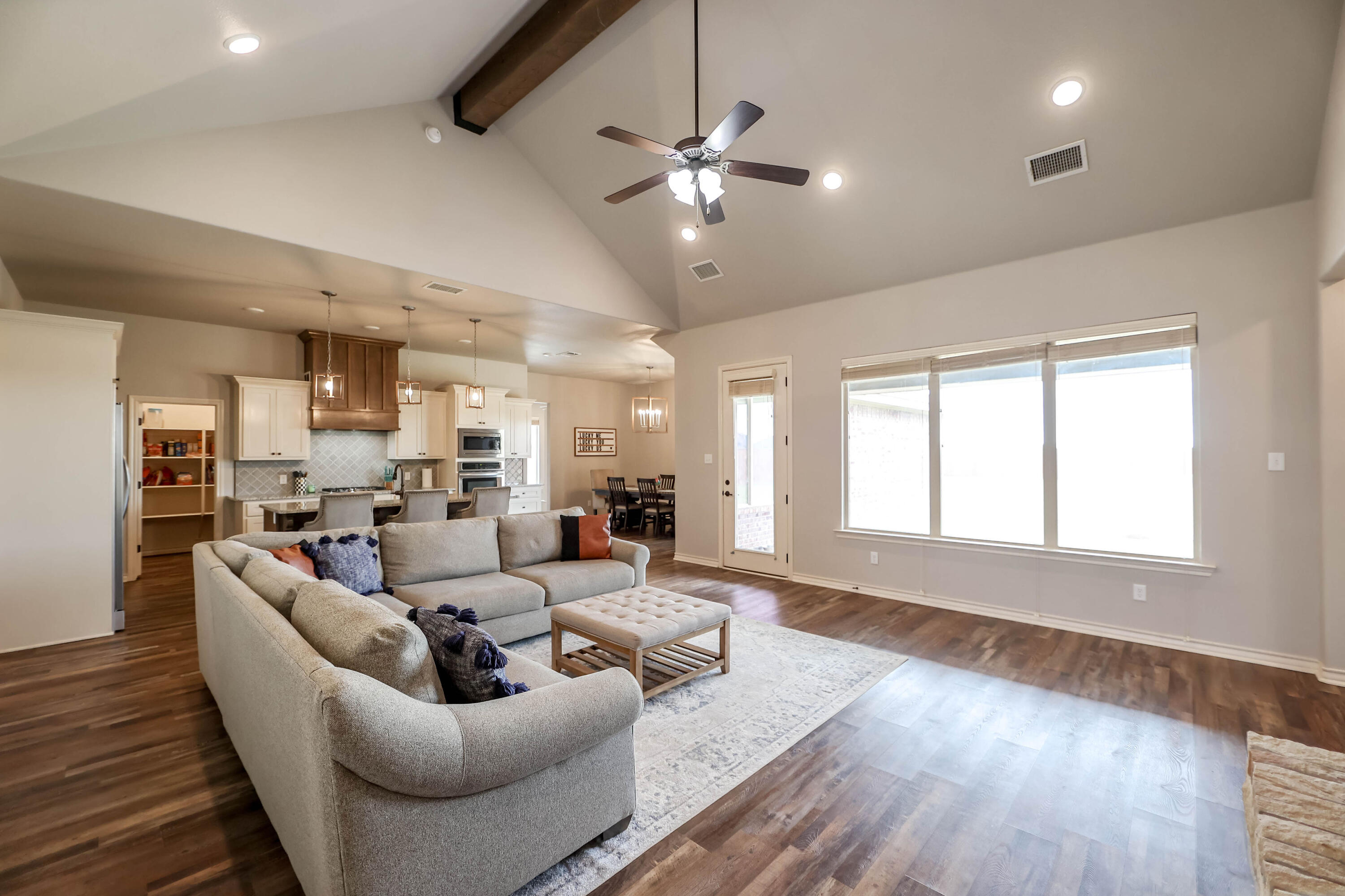 13607 Gardner Avenue Lubbock, TX 79424 - Photo 6 of 38 Living Room 3