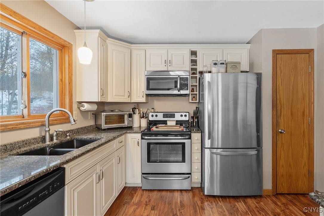 71 Hickory Grove Road Granby, NY 13069 - Photo 14 of 45