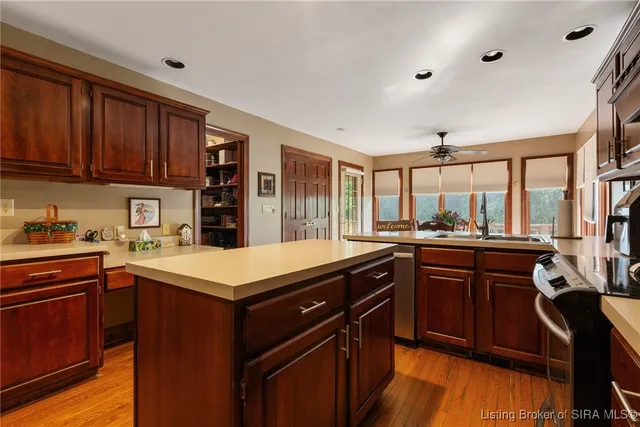 $399,999 | 1 Captains Court, New Albany, IN 47150