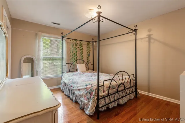 $399,999 | 1 Captains Court, New Albany, IN 47150