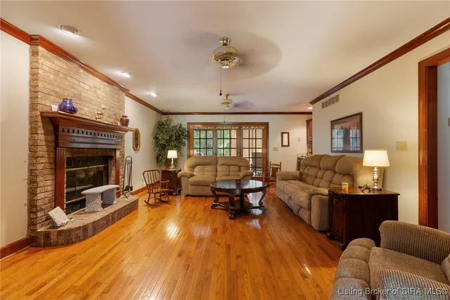 $399,999 | 1 Captains Court, New Albany, IN 47150