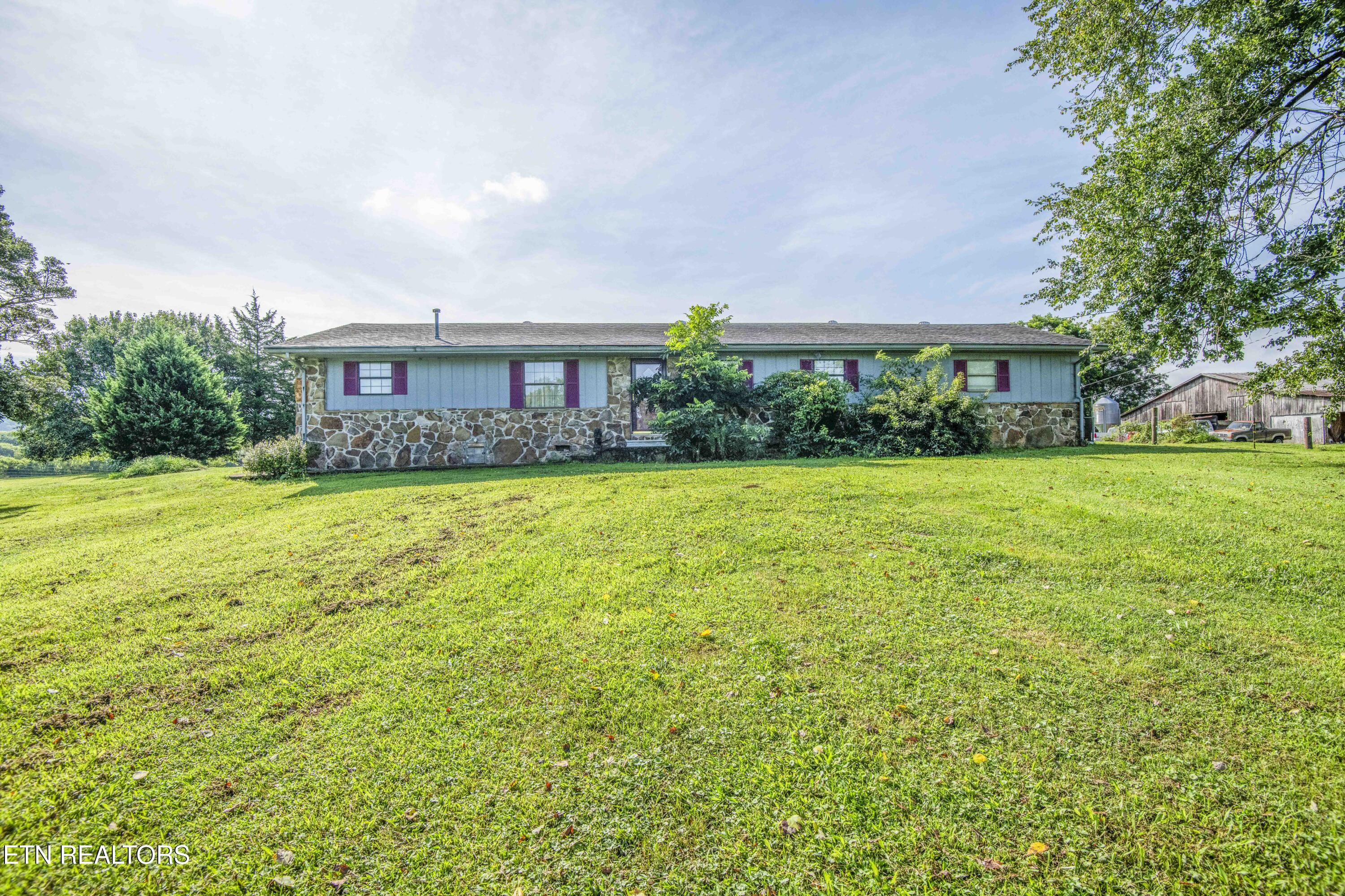 180 Bernard Road Sweetwater, TN 37874 - Photo 3 of 58 exterior_1