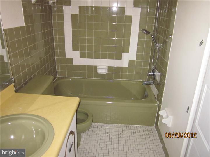 11817 Dumont Road Philadelphia, PA 19116 - Photo 11 of 12 Bathroom