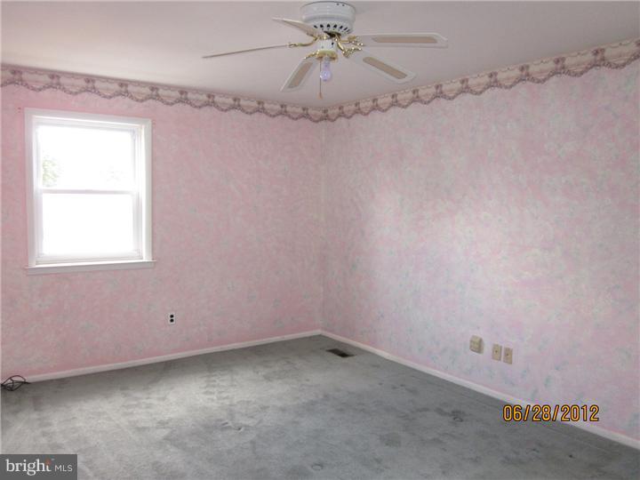 11817 Dumont Road Philadelphia, PA 19116 - Photo 7 of 12 Bedroom - Main