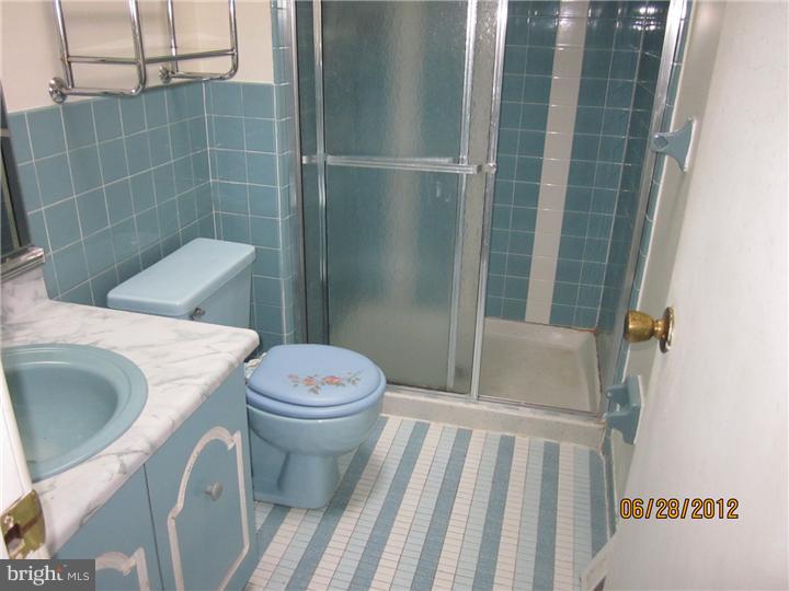 11817 Dumont Road Philadelphia, PA 19116 - Photo 8 of 12 Bathroom