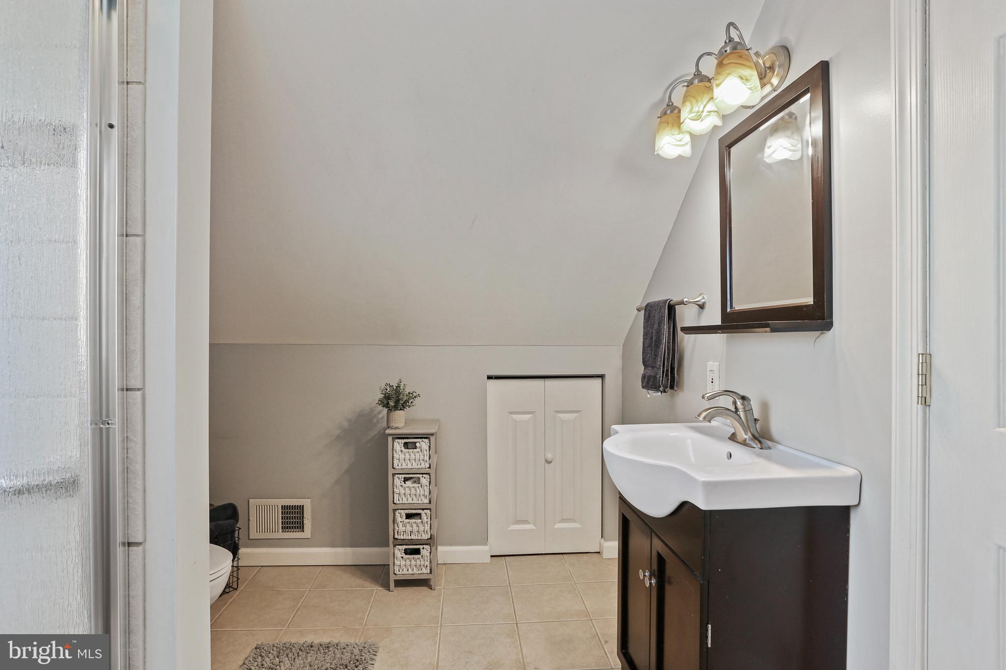 5509 Heatherwood Road Halethorpe, MD 21227 - Photo 19 of 34 Primary Bath w/ Tile Flooring