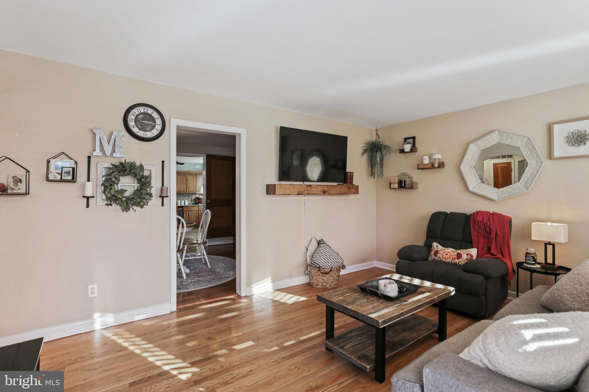 5509 Heatherwood Road Halethorpe, MD 21227 - Photo 5 of 34 Living Room w/ Hardwood Flooring